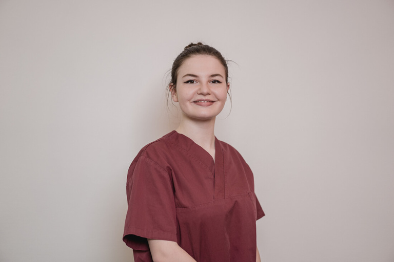Mund-Kiefer-Gesichtschirurgie-Pforzheim-Delia-Helerea Mund-Kiefer-Gesichtschirurgie-Pforzheim-Delia-Helerea