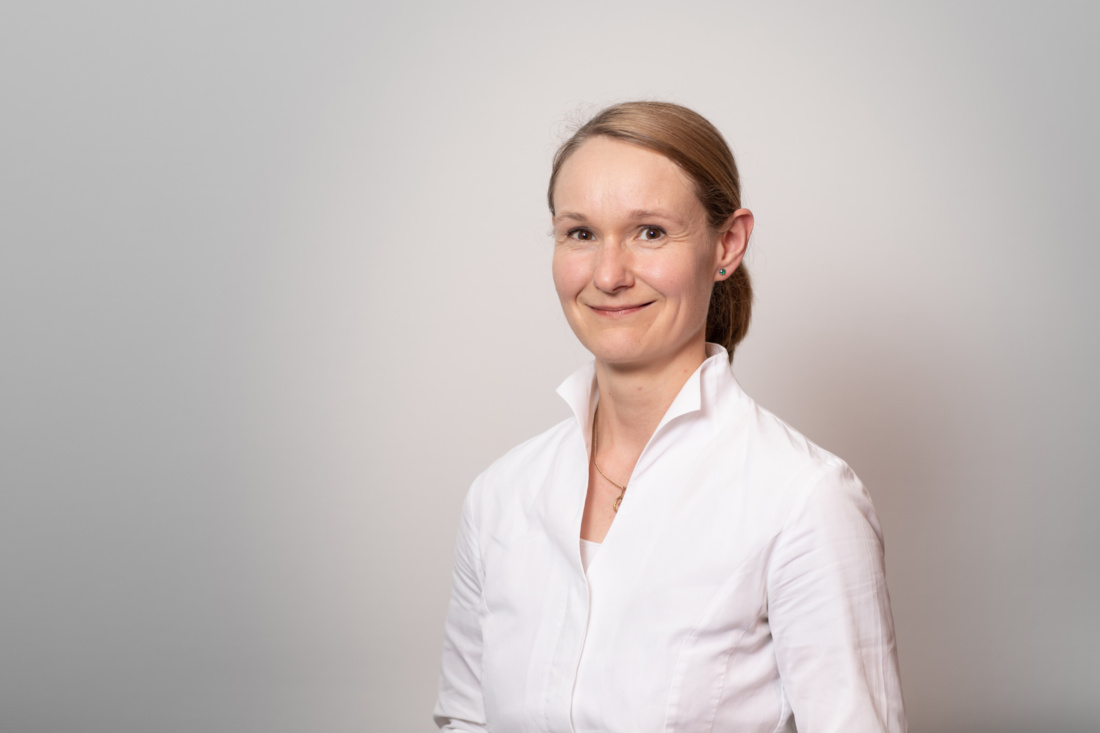 Praxisklinik für Mund-, Kiefer- und Gesichtschirurgie Pforzheim – Team – Dr. med. dent. Doreen Pfau Praxisklinik für Mund-, Kiefer- und Gesichtschirurgie Pforzheim - Team - Dr. med. dent. Doreen Pfau